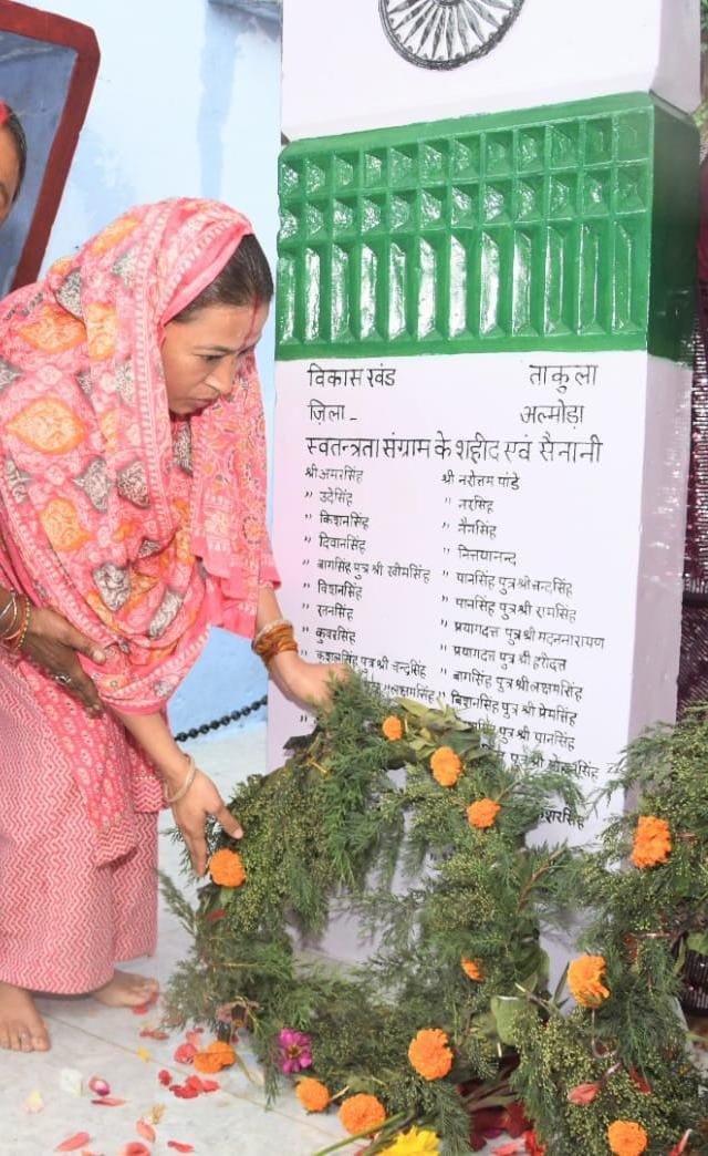 कैबिनेट मंत्री रेखा आर्या ने सोमेश्वर में स्वतंत्रता सेनानी स्मारक पहुँचकर शहीदों को किया नमन