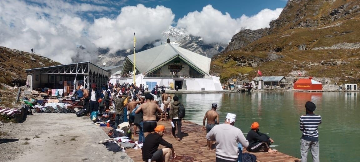 हेमकुंड साहिब की यात्रा पर अब तक लगभग 2 लाख श्रद्धालु पहुंचे इस तारीख तक कर सकेंगे यात्रा