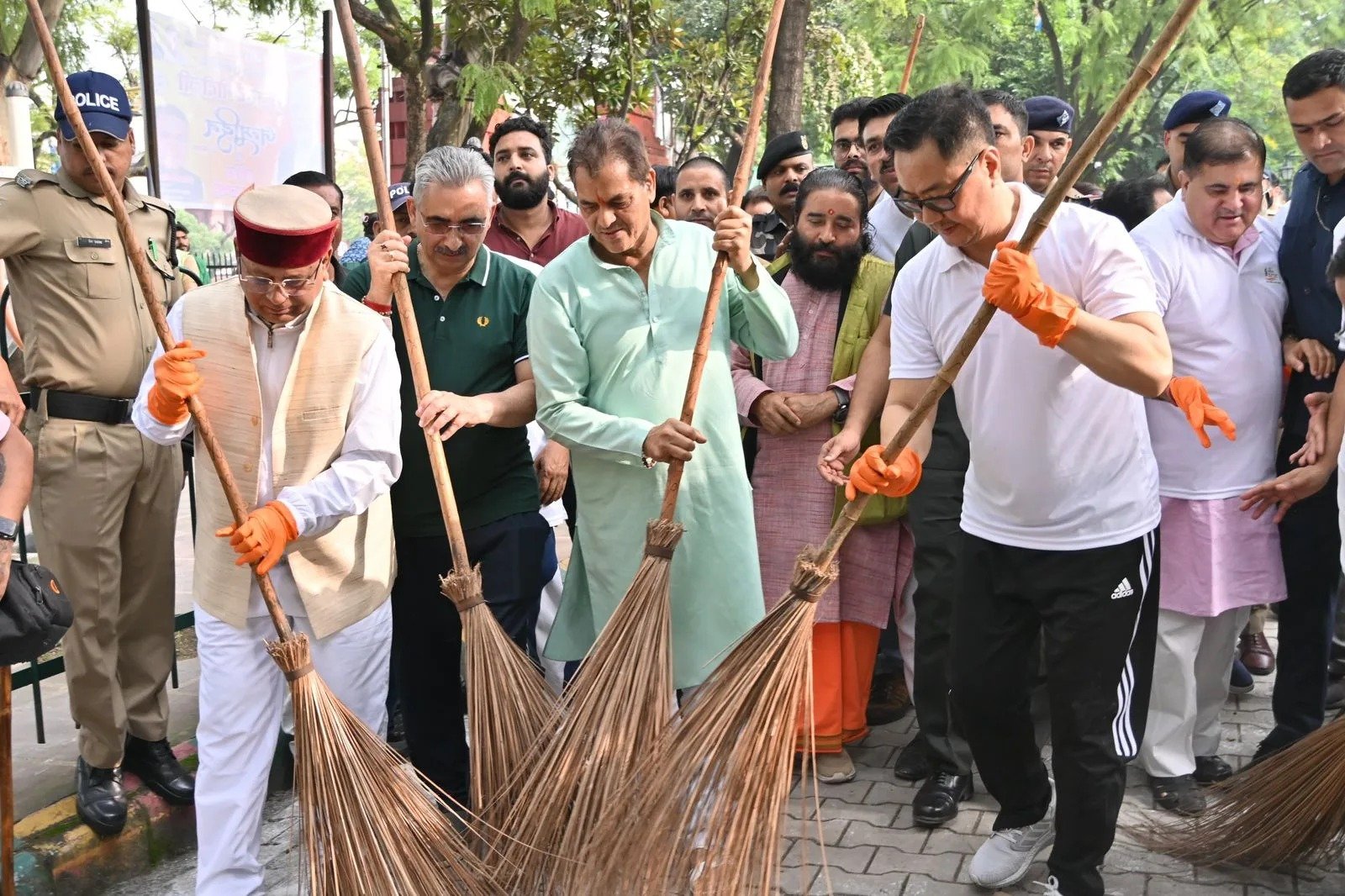 स्वच्छ भारत अभियान के 10 साल पूरे होने पर देहरादून में केंद्रीय मंत्री किरेन रिजिजू कार्यक्रम में हुए शामिल