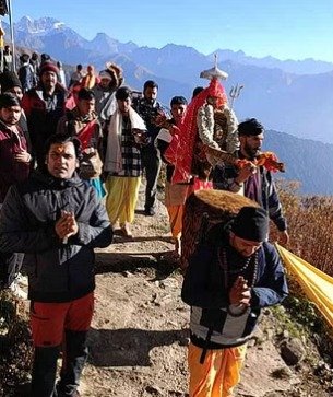 शीतकाल के लिए बंद हुए चतुर्थ केदार रुद्रनाथ मंदिर के कपाट, गोपीनाथ मंदिर के लिए रवाना हुई डोली