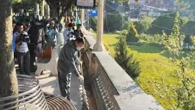 स्वच्छता से सुंदर नैनीताल: सीएम धामी ने लगाई झाड़ू, भविष्य की योजनाओं पर भी की बात
