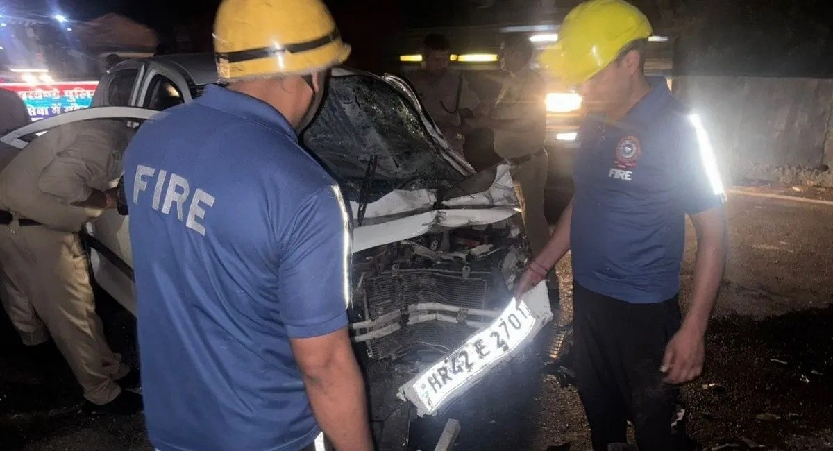 आशारोड़ी चेक पोस्ट पर काल बना ट्राला, कार में सवार 4 की मौत, दरवाजा काटकर निकाले गए शव