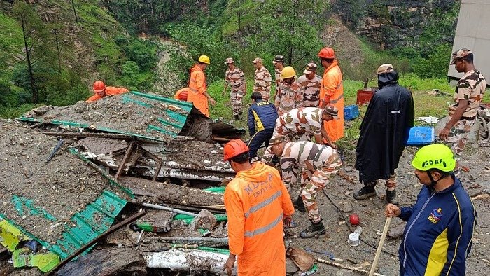 उत्तरकाशी में बादल ने बरपाया कहर, 9 मजदूर लापता, 2 शव मिले, क्षेत्र में हाहाकार