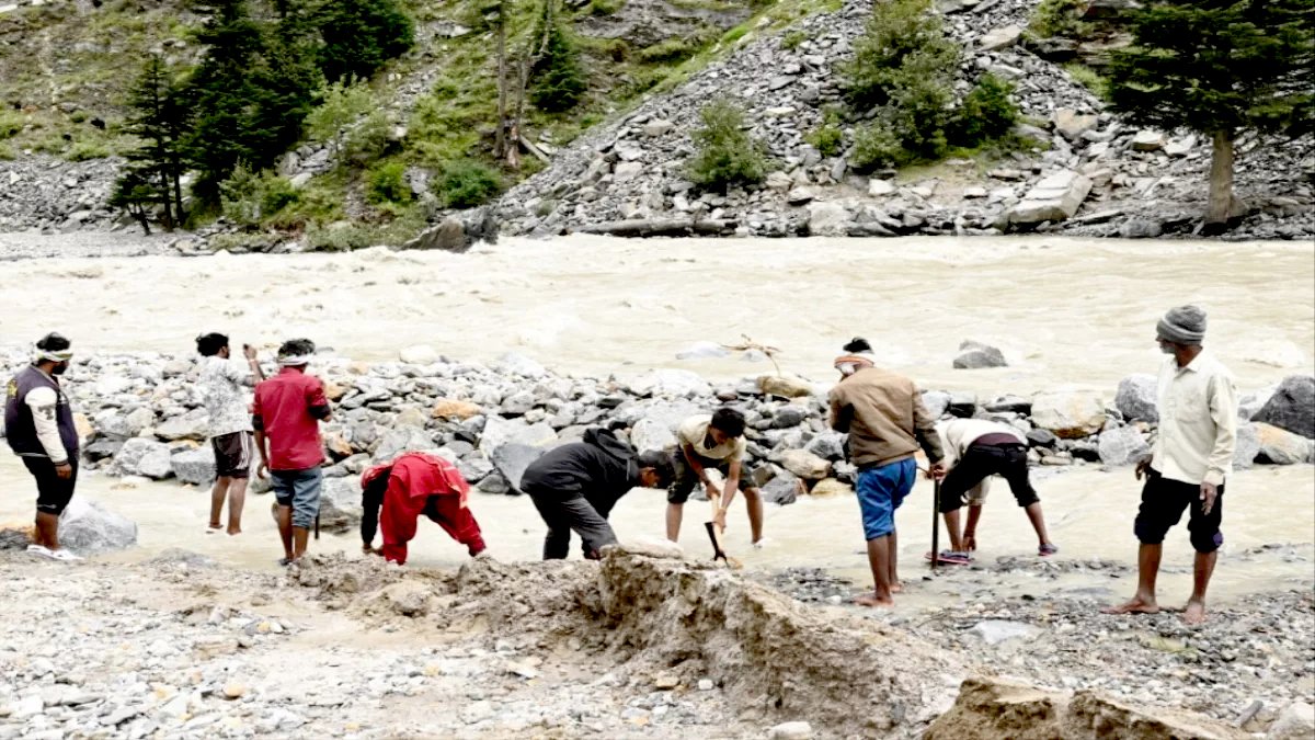 “2500 से ज्यादा सड़कें जख्मी, लेकिन समाधान फाइलों तक सीमित – आखिर कब सुधरेंगे हालात?”