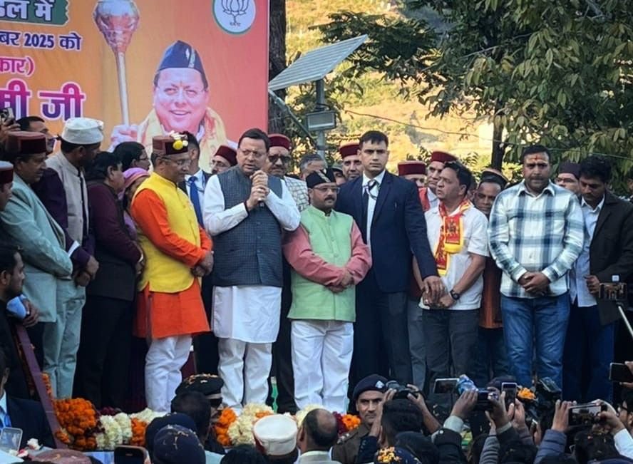 मुख्यमंत्री पुष्कर सिंह धामी लाखामंडल पहुंचे, शिव मंदिर में की  पूजा-अर्चना