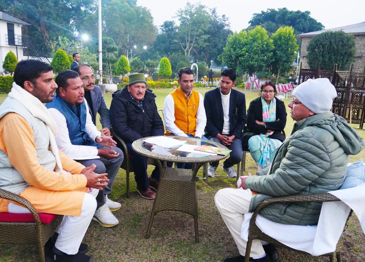 घनसाली क्षेत्र के प्रतिनिधिमंडल ने पिलखी स्वास्थ्य सेवाओं के उन्नयन हेतु मुख्यमंत्री श्री पुष्कर सिंह धामी से की मुलाकात-सीएम के आश्वासन के बाद हड़ताल की स्थगित, मुख्यमंत्री ने कहा, “स्वास्थ्य सेवाओं के विस्तार में कोई कमी नहीं रहने दी जाएगी”