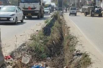 गुरुग्राम एक्सप्रेसवे पर खुले नाले और टूटी रेलिंग से स्कूटी सवार की मौत